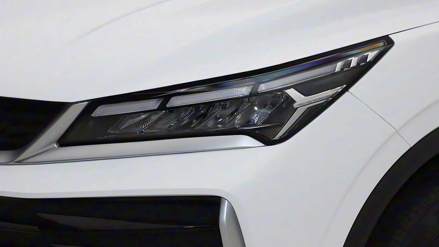 Geely показал обновлённый Coolray для экспорта