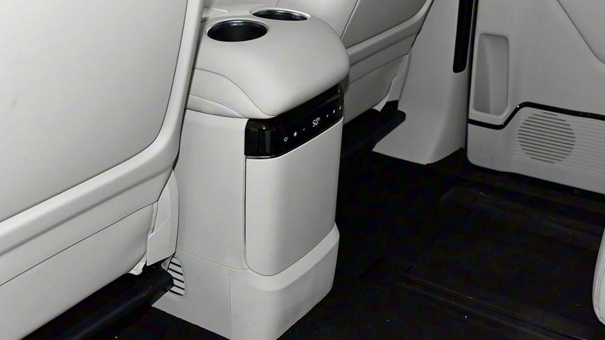 Geely открыла в КНР приём заказов на вэн V900