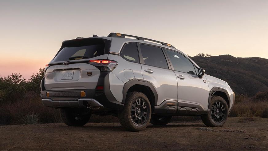 Показаны Subaru Forester Hybrid и Wilderness