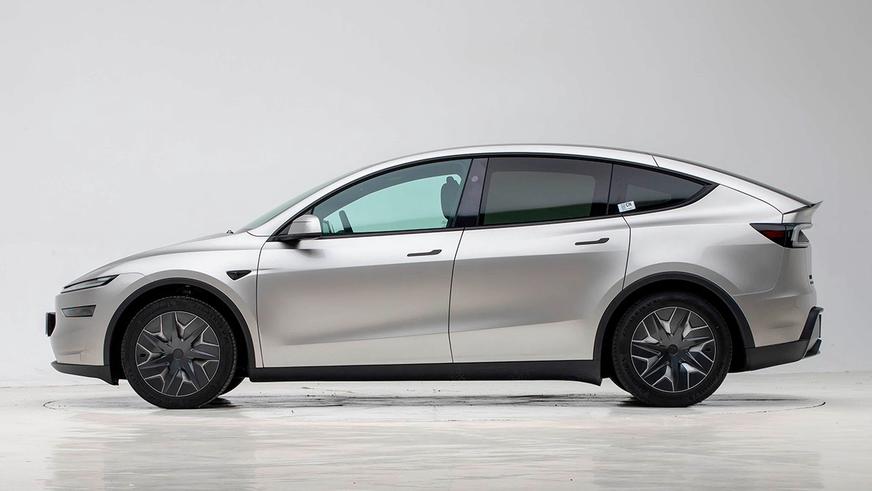Tesla представила в Китае 6-местный кроссовер Model Y