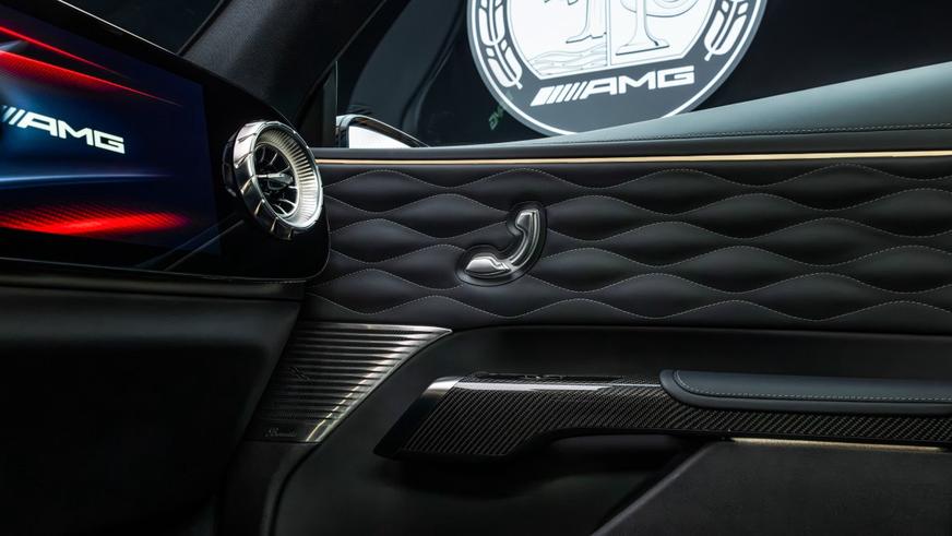 Представлен кроссовер Mercedes-AMG GT c 1169 силами
