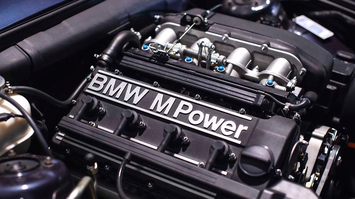 За пожилой кабриолет BMW (Е30) отдали почти 102 тысячи долларов