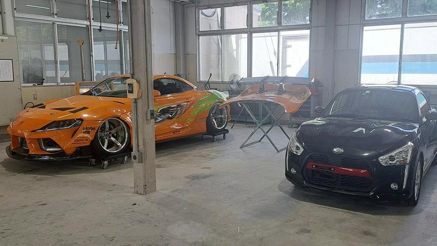 Фото дня: особые Supra и GT-R для тесных улиц