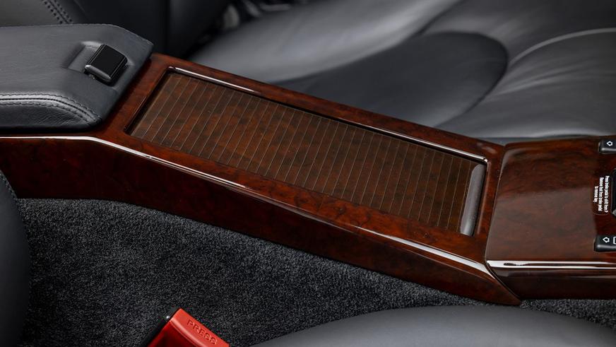 Практически новый Mercedes-Benz SL600 (R129) обнаружен в США