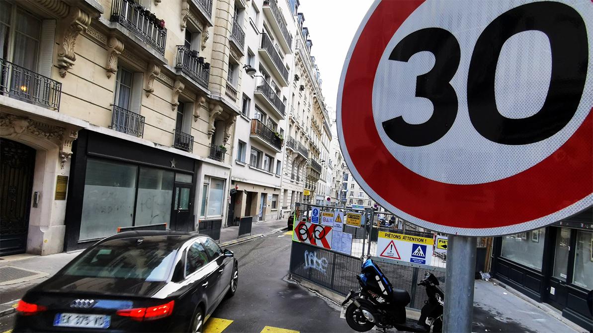 В Париже снизили скоростной предел до 30 км/ч