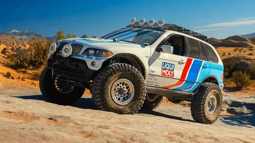 Пожилой BMW X5 превратили в могучий внедорожник