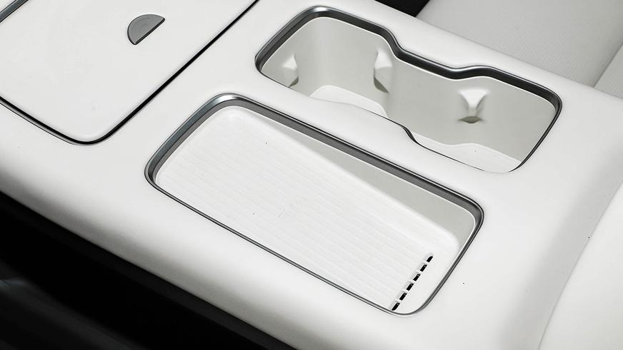 В Китае назвали цены на рекордный гибрид Hongqi