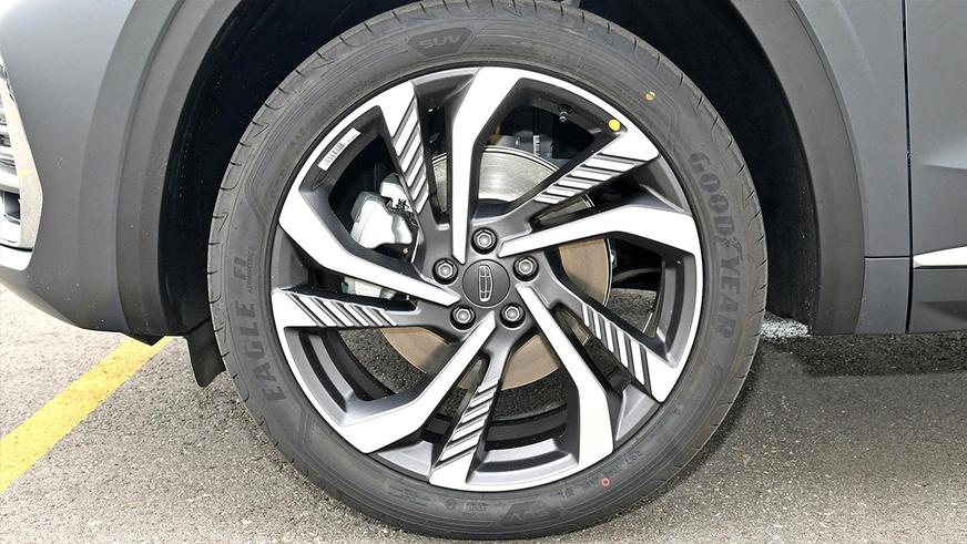 Кроссовер Geely Monjaro обновился и подешевел в Китае