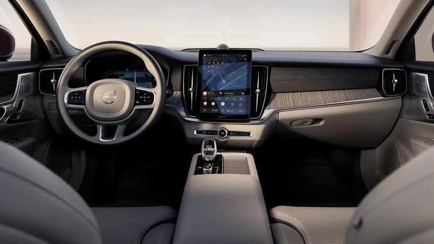 Volvo обновила седан S90 Volvo обновила седан S90