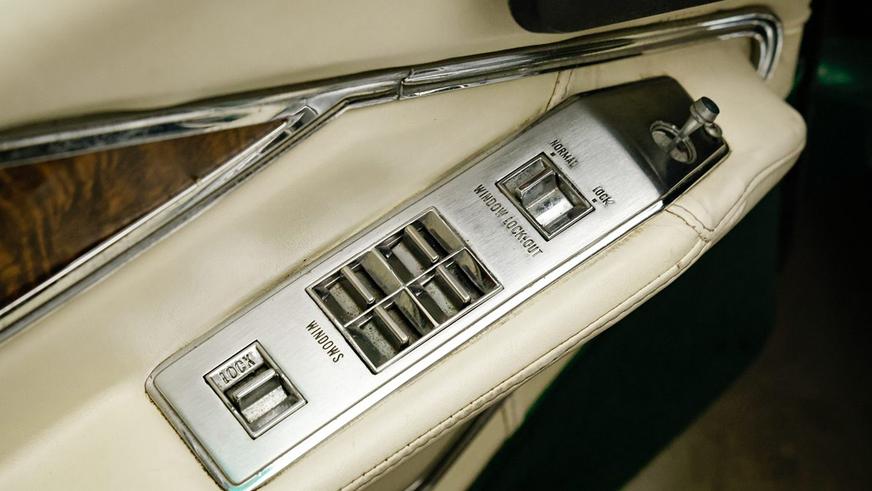 Сadillac Eldorado с рулём-эмблемой выставлен на продажу в США