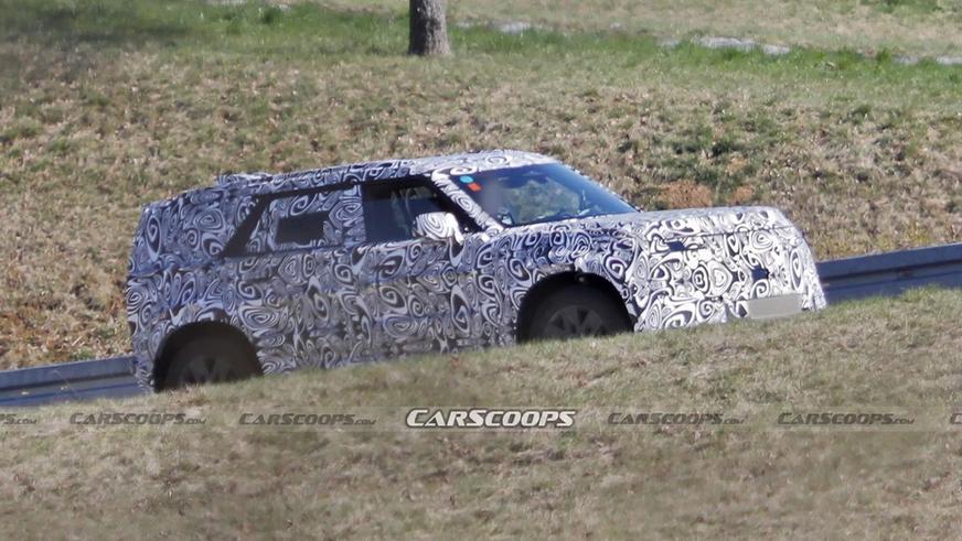 Маленький Land Rover Defender вышел на испытания Маленький Land Rover Defender вышел на испытания
