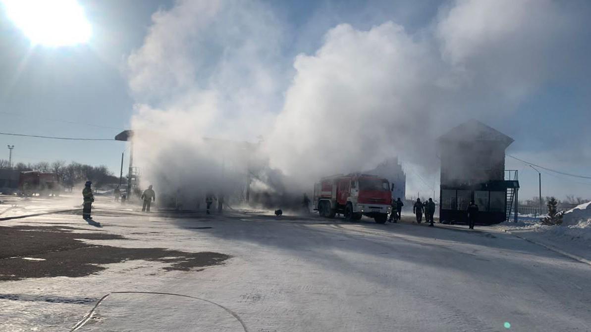 Два бензовоза сгорели на заправке в Кокшетау
