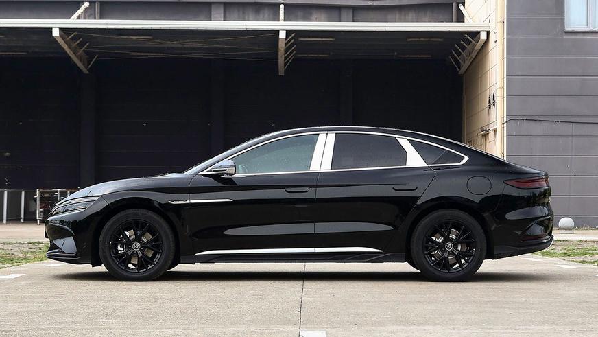 Представлено обновлённое семейство BYD Han: богаче и дешевле