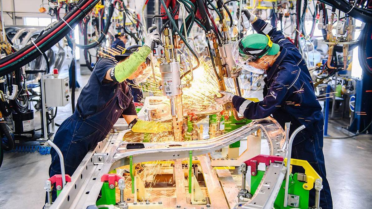 Елдегі зауыттар жыл басынан бері 20&nbsp;мың машина құрастырды