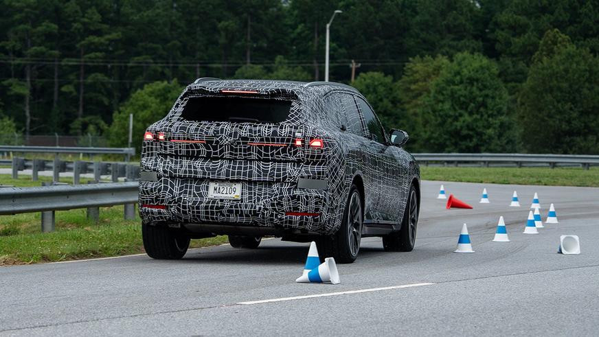 BMW раскрыла подробности о новом X5