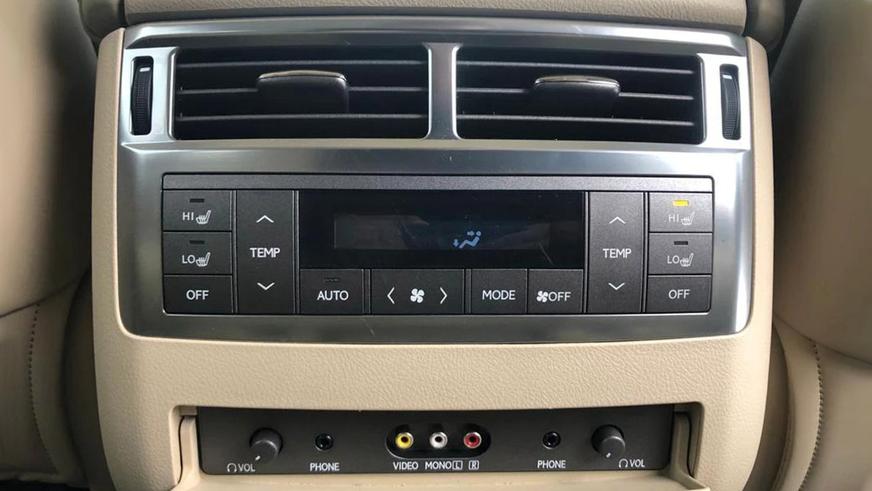 Десятилетний Lexus LX570 почти без пробега на Kolesa.kz