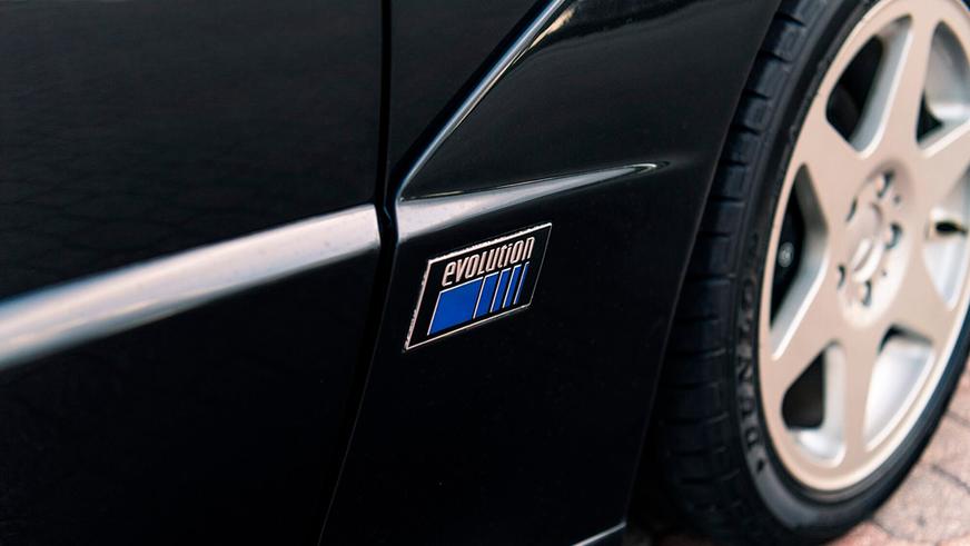 В продаже появился уникальный Mercedes-Benz 190E Evo II. Он новый