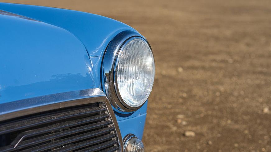 Классический Mini превратили в 300-сильный электромобиль