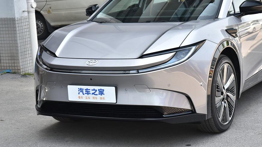 В Китае стартовали продажи самой большой электрической Toyota