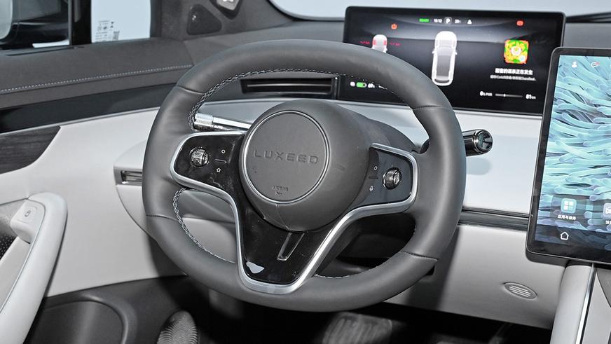 Huawei и Chery представили новый электроседан Luxeed S7