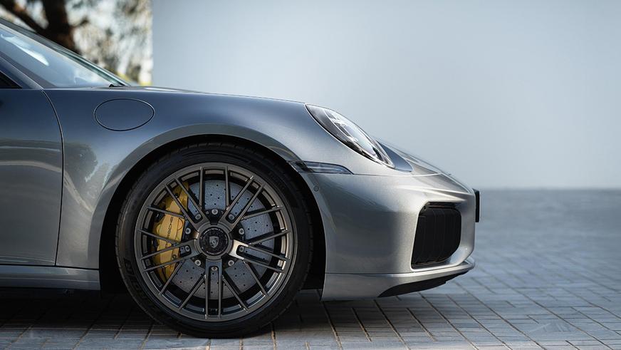 Porsche 911 Turbo S обновился и стал сверхмощным гибридом