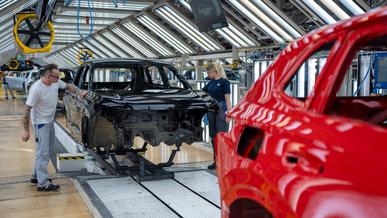 Volkswagen ещё туже затягивает пояс