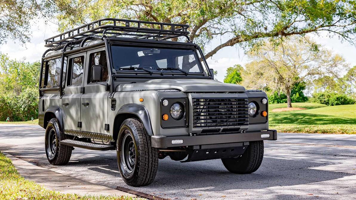 Классический Land Rover Defender превратили в электрокар