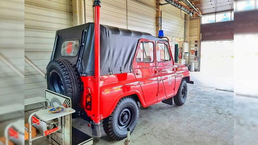 УАЗ из немецкой пожарной службы: зачем нужна труба сзади?