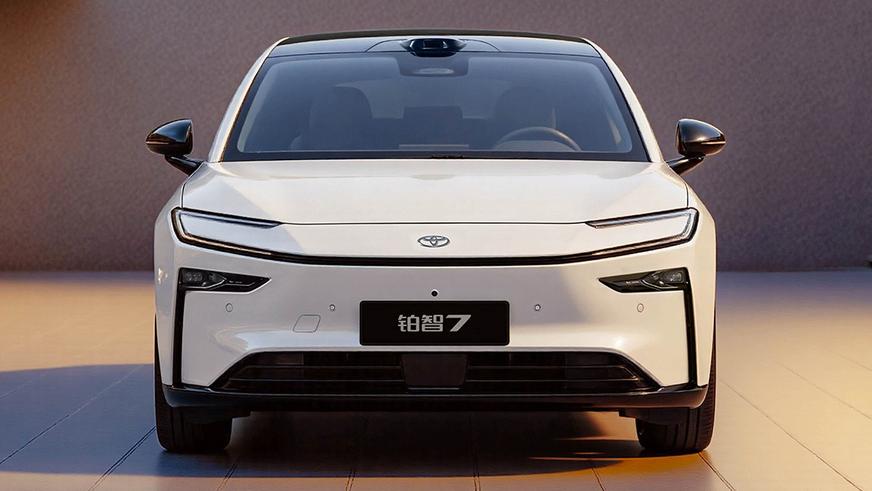 Электроседан Toyota bZ7 поступил в продажу по цене от 12.8 млн тенге