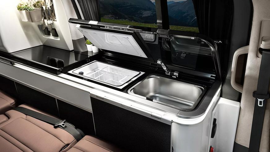 Электрическую Hyundai Staria приспособят для сна и отдыха