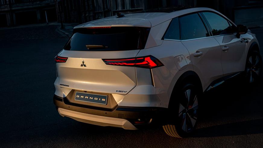 Mitsubishi Grandis стал гибридным кроссовером для Европы
