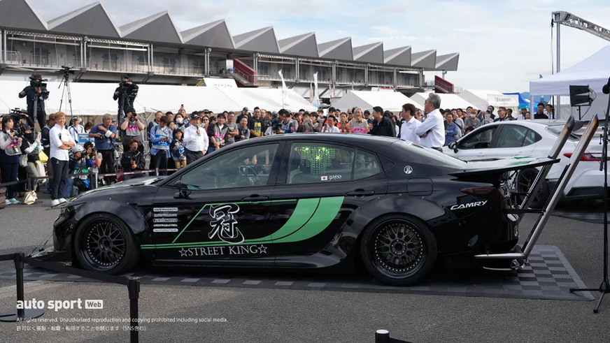 Toyota построила 7-цилиндровую Camry