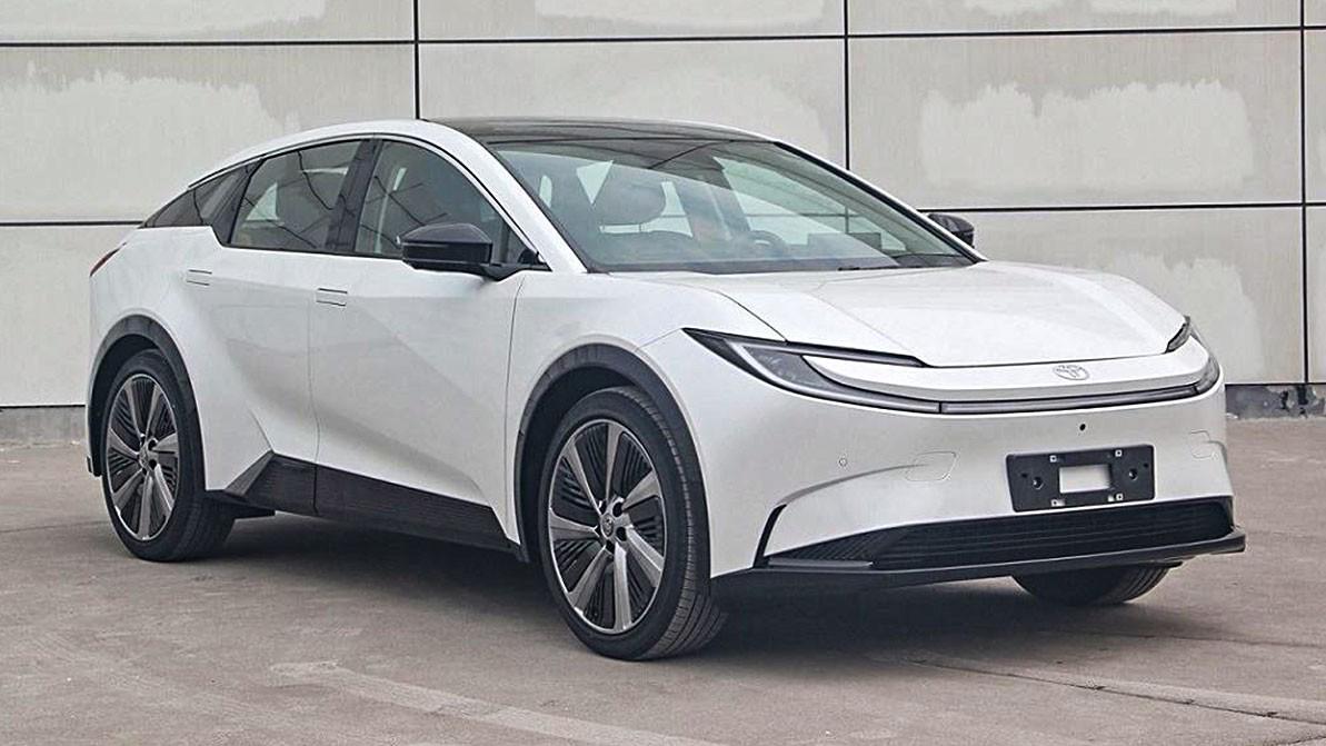 Toyota-ның жаңа кроссовері BYD агрегатын алды