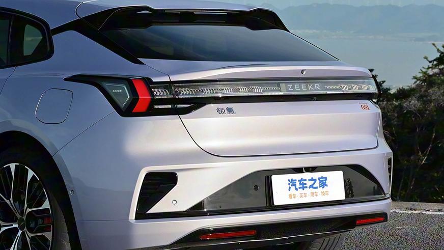 Обновлённый Zeekr 001 почти не подорожал в Китае