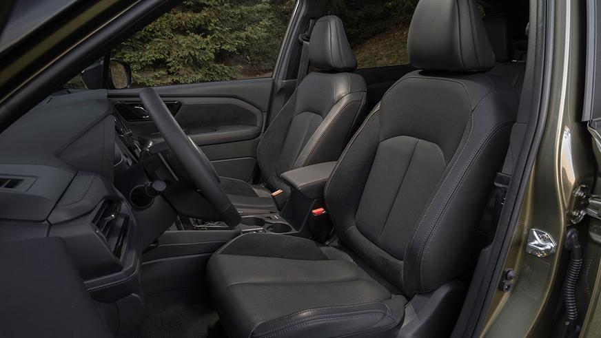 Показаны Subaru Forester Hybrid и Wilderness