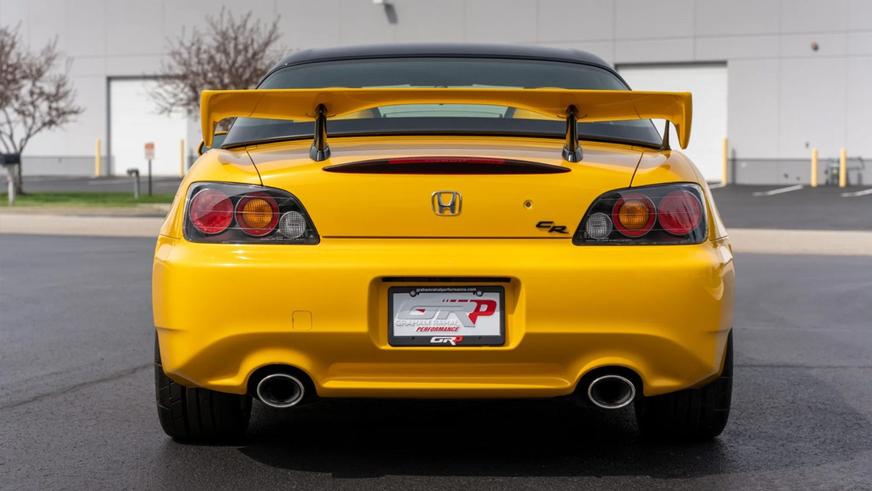 Honda S2000 без пробега продали за… $200 000