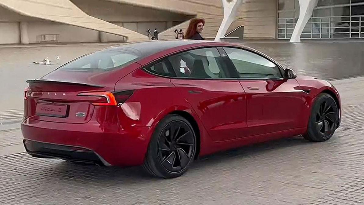 Жаңарған Tesla&nbsp;Model&nbsp;3 Performance көшеде көзге түсті