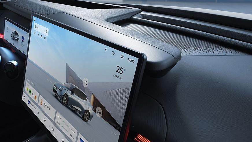 Lynk&Co начала продажи нового дальнобойного седана 07 EM-P