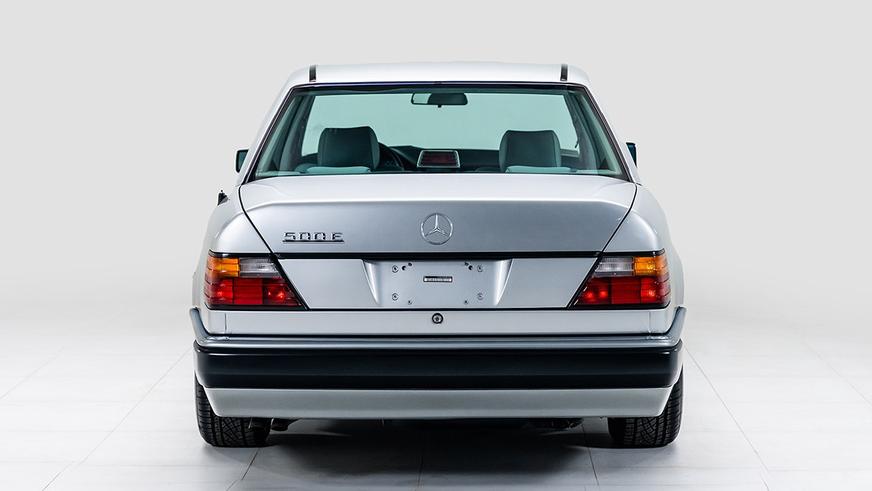 Более 175 млн тенге заплатили за Mercedes-Benz 500E (W124)