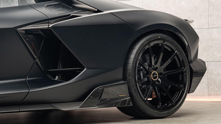 Плюс 55 сил и много карбона. В Mansory доработали Lamborghini Revuelto