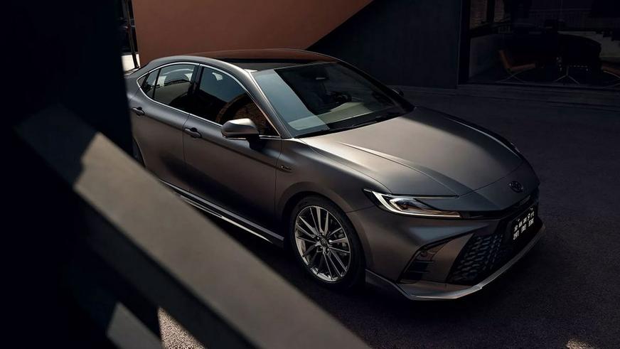 Toyota представила «спортивную» Camry для Китая