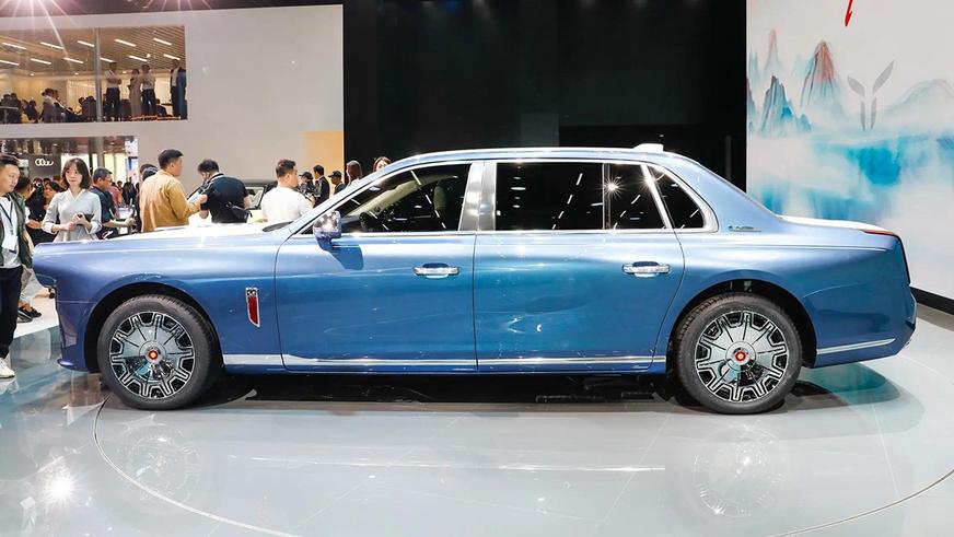 Hongqi L5 сменил поколение, но сохранил круглые фары