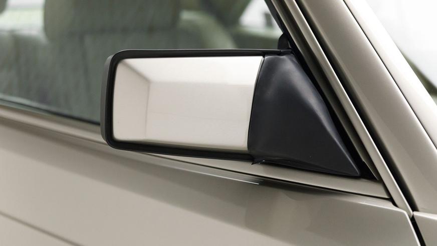 Рестомод Mercedes-Benz 560 SEC с мотором AMG в продаже