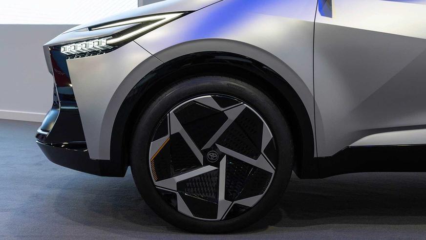 Toyota показала будущий С-HR