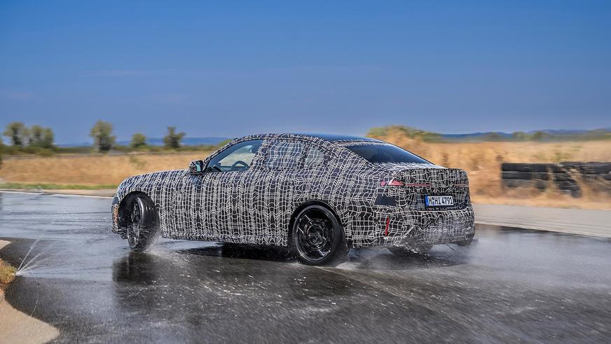 BMW рассказала о новой M350 xDrive с дрифт-режимом