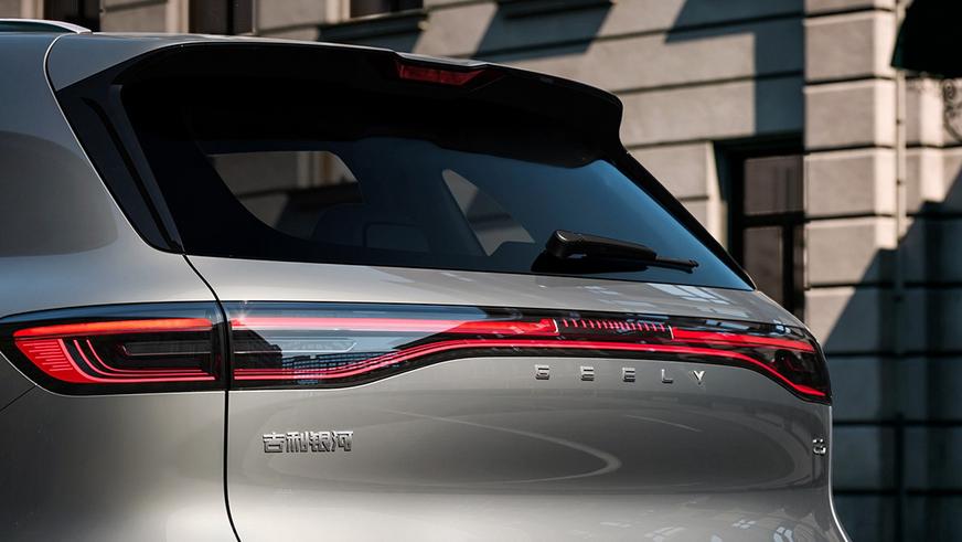 Новый кроссовер Geely проедет без подзарядки 530 км