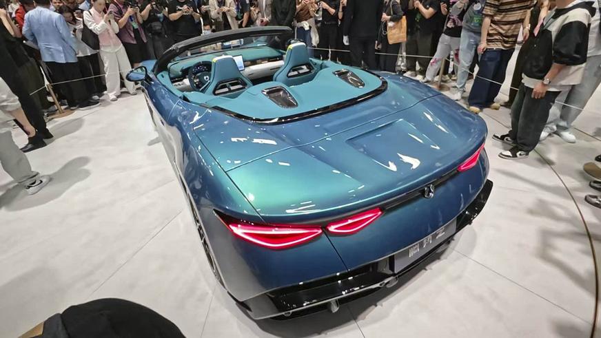 Denza показала открытый суперкар Z