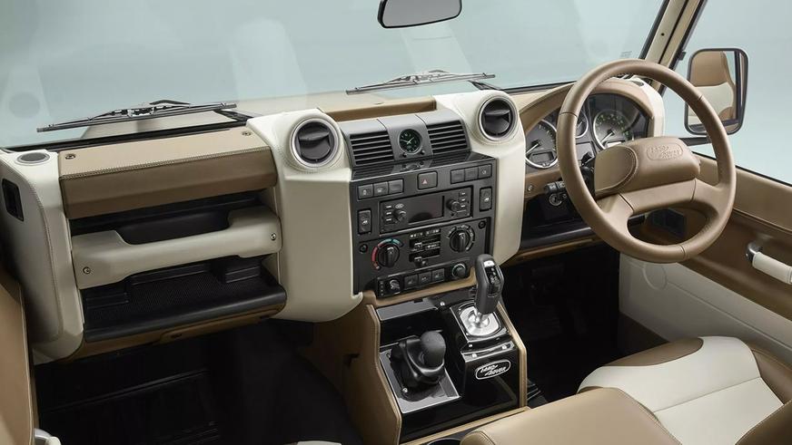Классический Land Rover Defender получил версию с V8 и мягким верхом Классический Land Rover Defender получил версию с V8 и мягким верхом