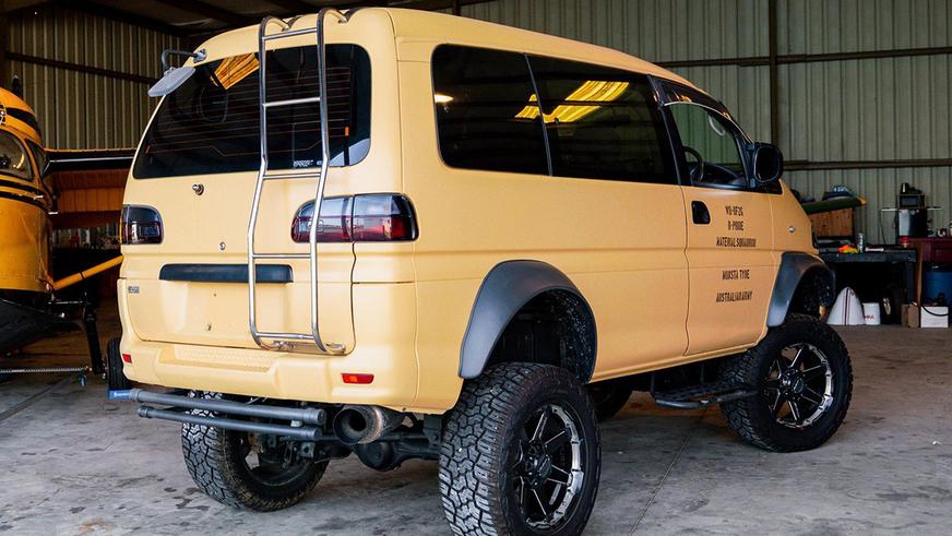 Лифтованная Mitsubishi Delica появилась на торгах в США