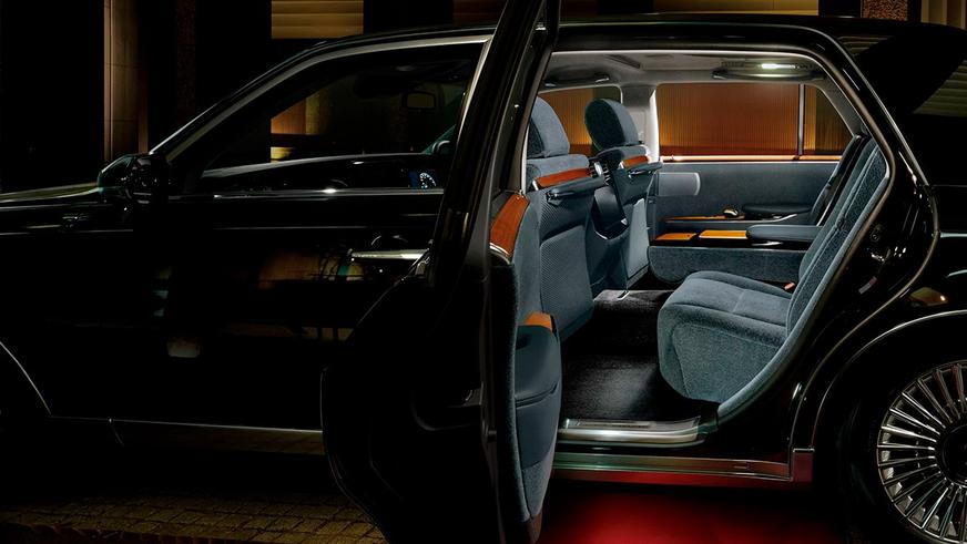 Седан Century обновился и ощутимо вырос в цене